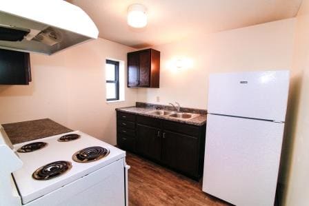 Sección 8 Cocina - Glen Oak Towers