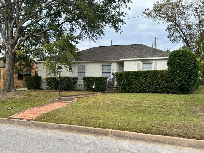 Photo - 823 W. Fifth Street