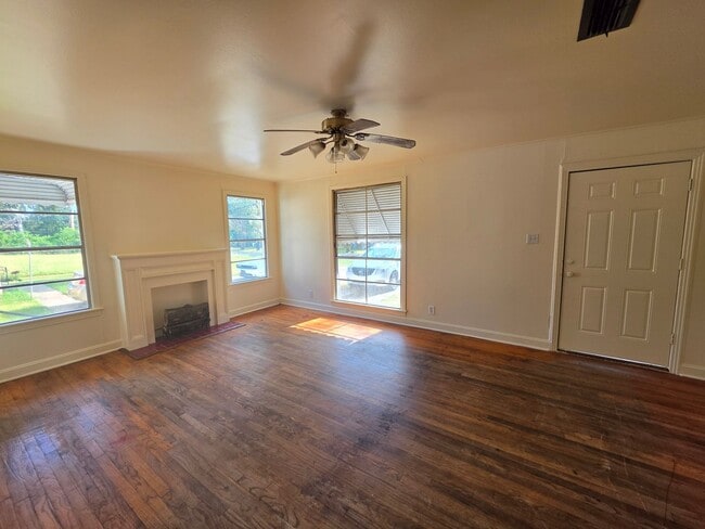 Photo - 4022 Golf Links Blvd