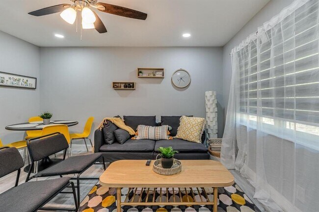 Photo - 1051 SW 32nd Ct Unit 1