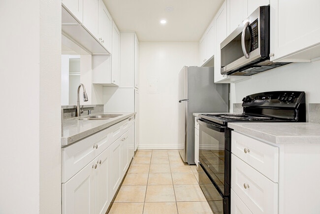 Photo - 5460 White Oak Ave Unit K301