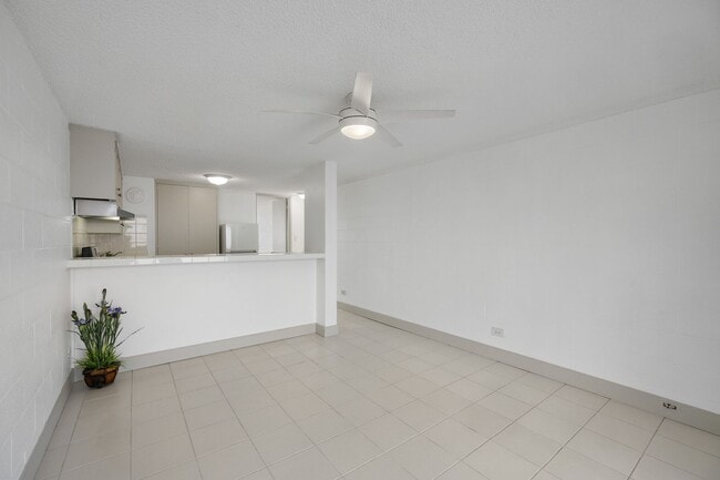 Building Photo - *** Newly Upgraded 3 bedroom / 1 bath Great Location/Amazing Price!!Must see!!Don't Miss Out (Uni...