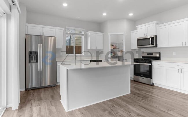 Photo - 1421 SW Pendleton Way