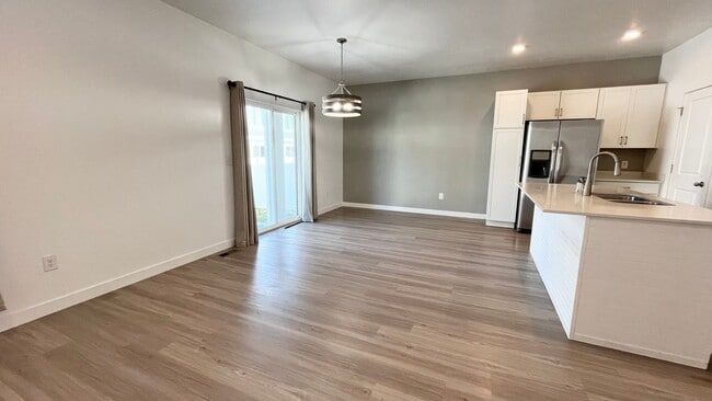 Photo - 4 Bed/ 3.5 Bathroom house in Lehi