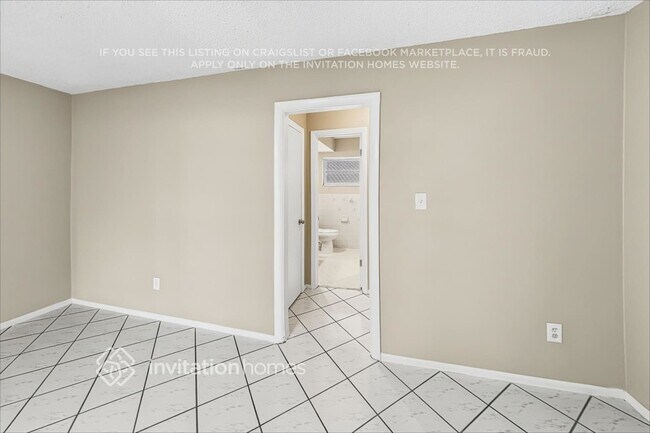 Photo - 10948 Tangora St