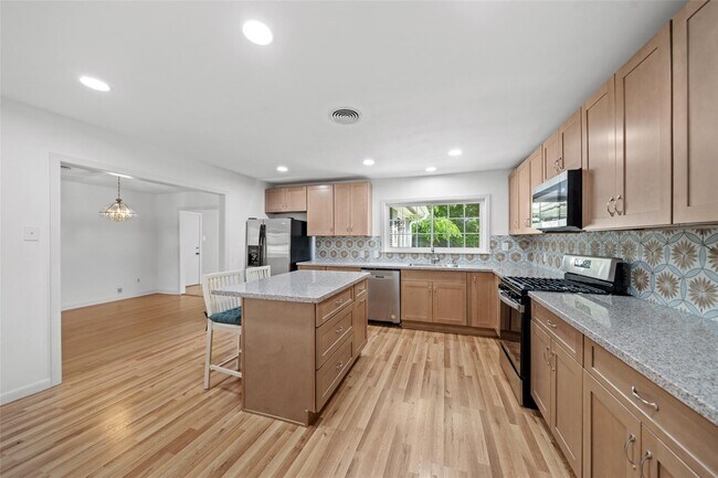 Photo - 9302 Walterville Rd Casa