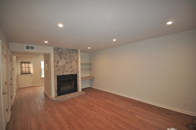 Building Photo - 920 Emmett Avenue