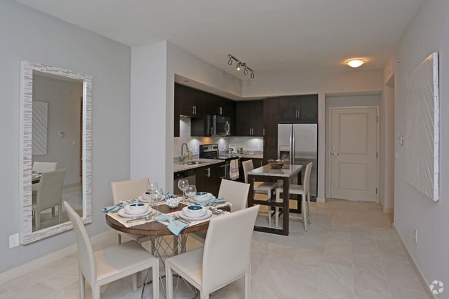 1BD,1BA-Anchor-Dining Area - Berkshire Lauderdale By The Sea