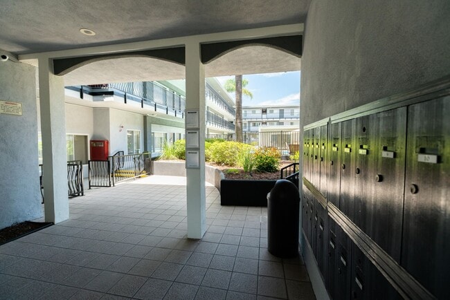 Photo - 18411 Vincennes Street