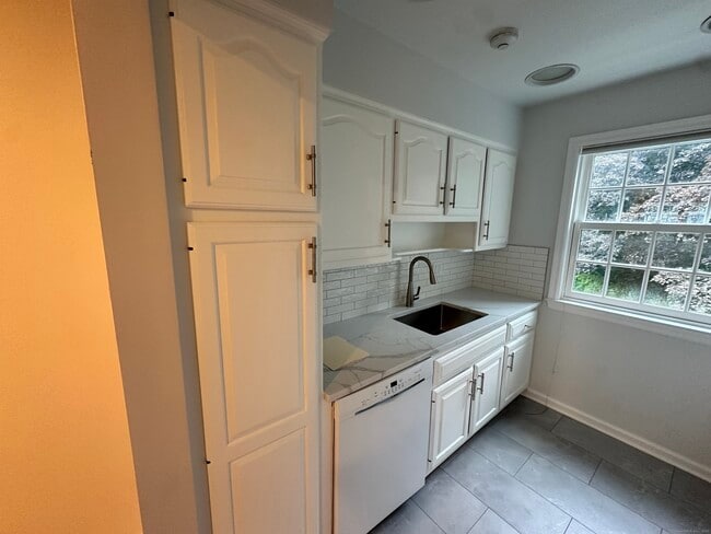 Photo - 11 Pond Ln Unit 11