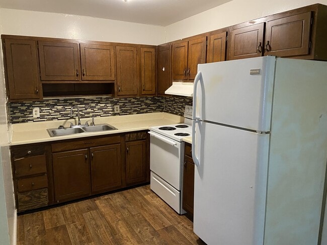 Photo - 900 E Cranford Ave