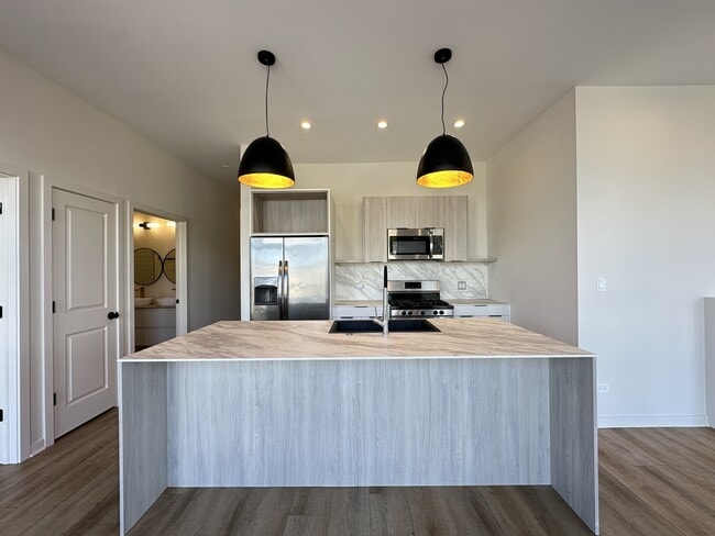 Photo - 6340 W Belmont Ave Unidad 102