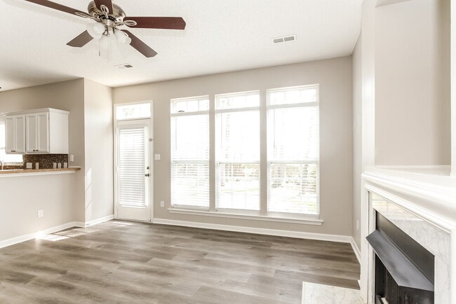 Photo - 6116 Red Clover Ln