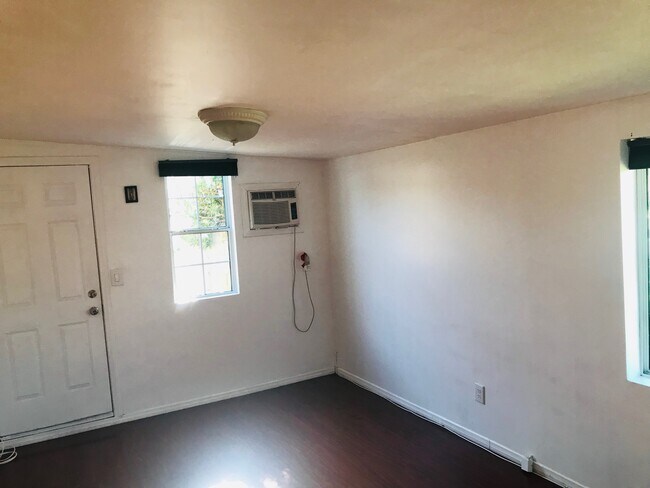 Photo - 18548 Arminta St