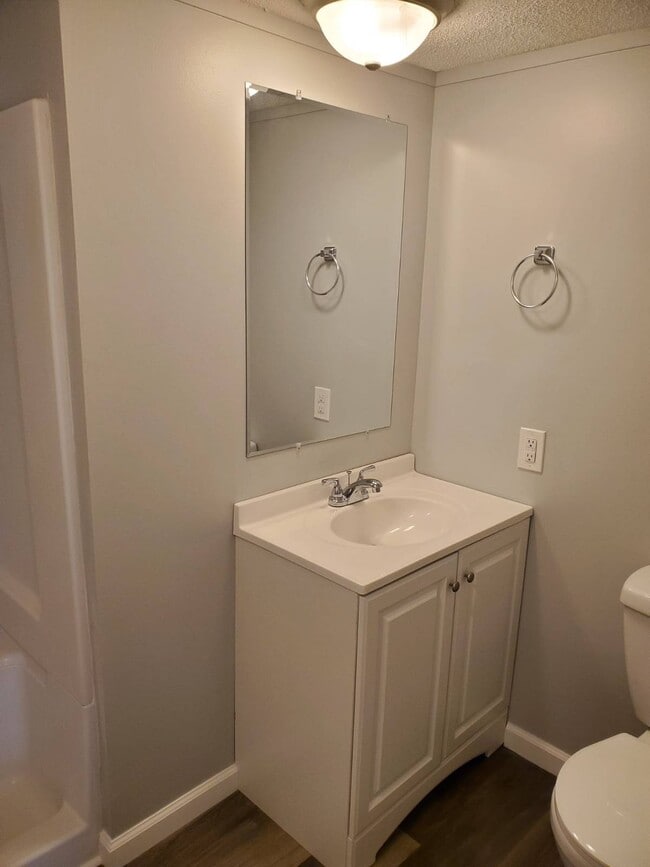 Photo - 184 Dixon Rd
