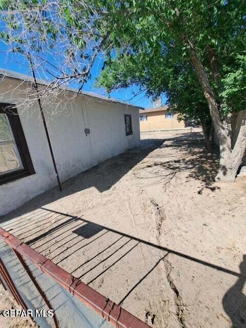 Photo - 619 NE Camp St