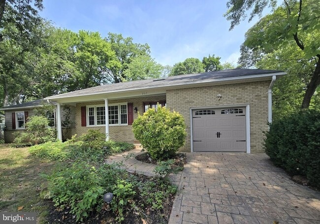 Building Photo - 202 Cypress Creek Rd