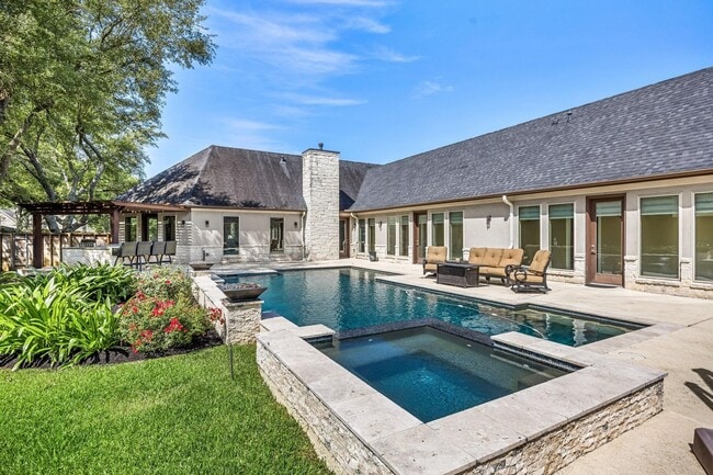 Photo - 2911 S Saddlebrook Ln