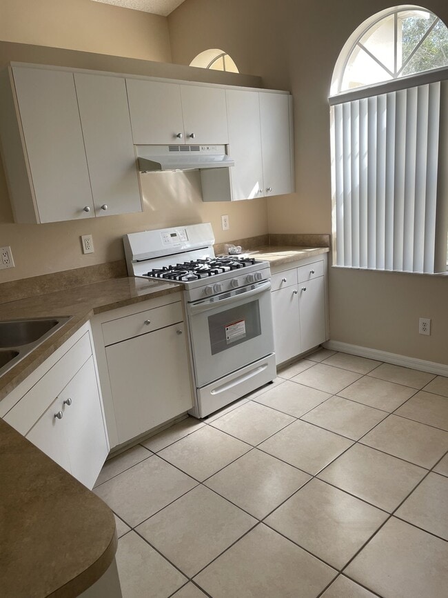 Photo - 3 bedroom, 2 bath conveniently located home!