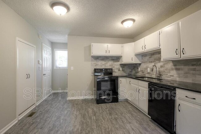 Photo - 18304 E 18th St N