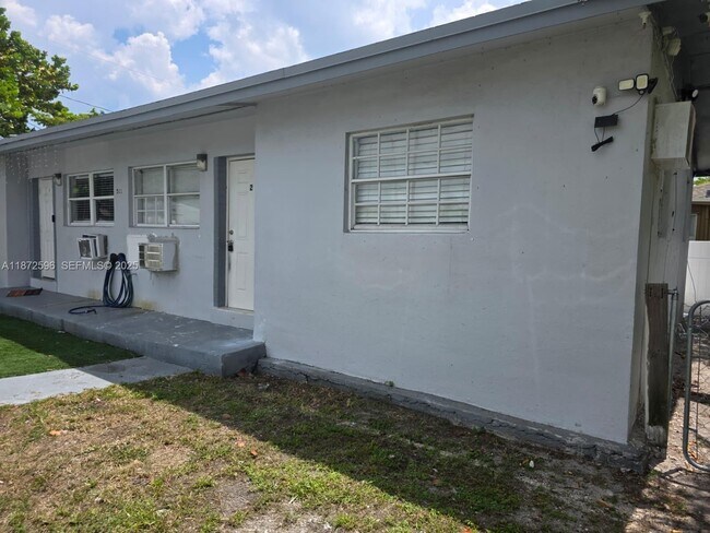 Building Photo - 511 NW 4th Ave Unit 2