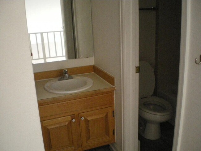 Photo - Bright & Convenient Unit in the Heart of Boulder – Walk to CU! Available August 4! Unit 4