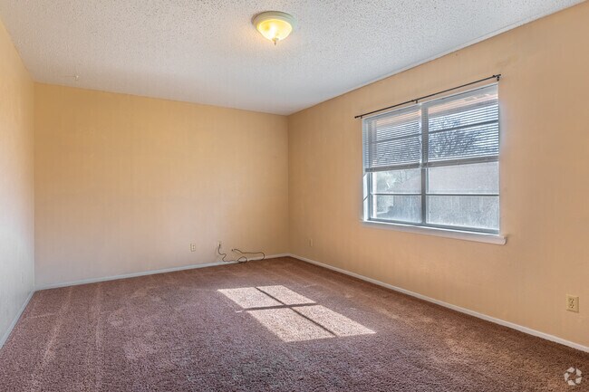 2BR, 1BA - 825SF - Living Room