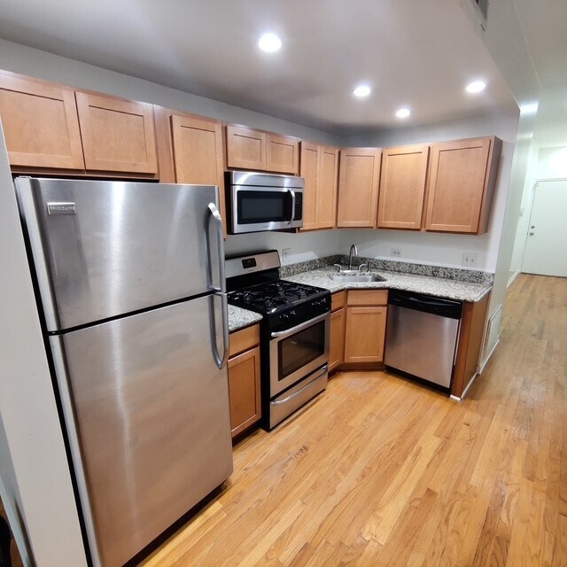 Building Photo - 619 S Loomis St Unit First Floor