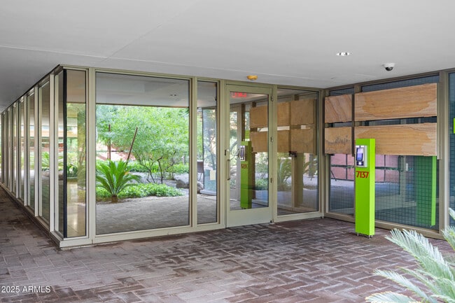 Building Photo - 7137 E Rancho Vista Dr Unit 2008