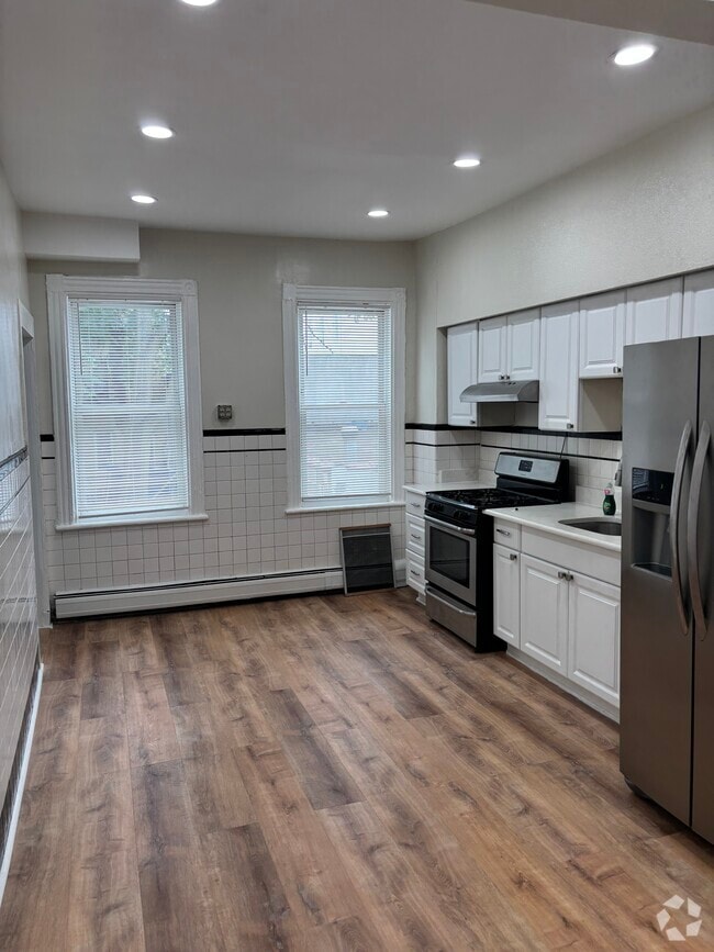 Building Photo - 708 6th St Unit 2 Rental