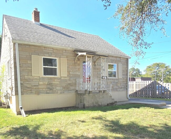 Building Photo - 661 Elma Ave Rental