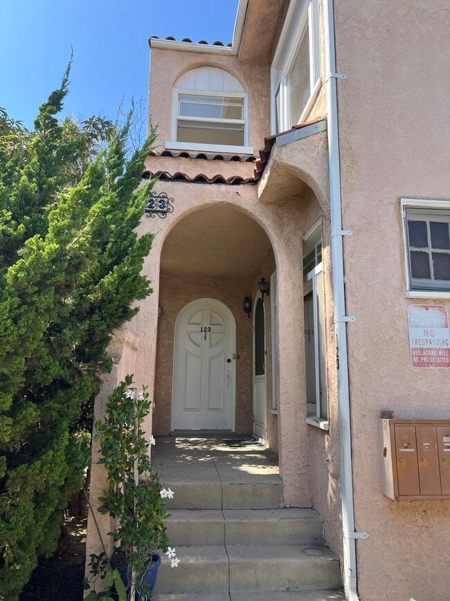 Building Photo - 123 1/2 S Avenue 58 Unit 123 1/2