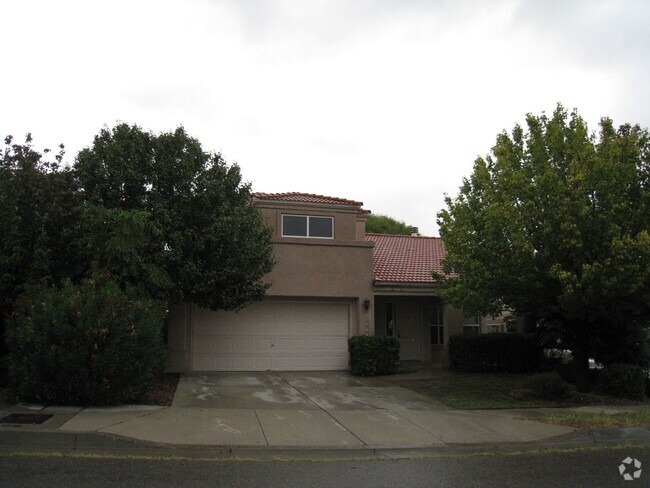 Building Photo - 4 Br, 3 Ba, large living room, formal dini... Rental