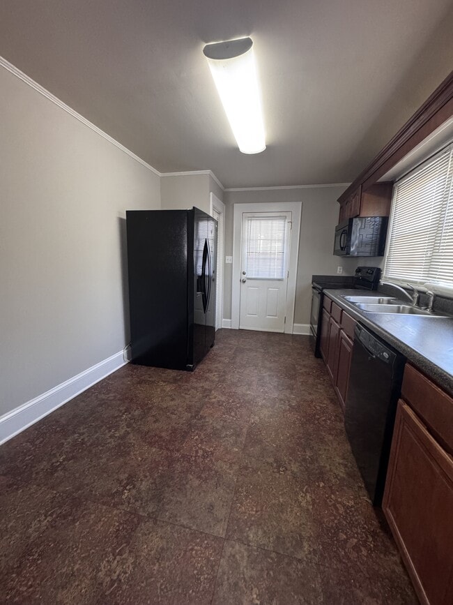 Photo - 884 Old Charlotte Rd SW