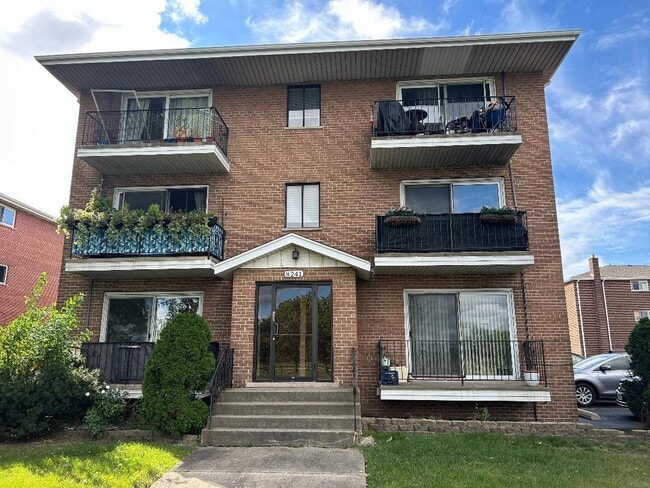 Building Photo - 8241 W 79th St Unit 1E