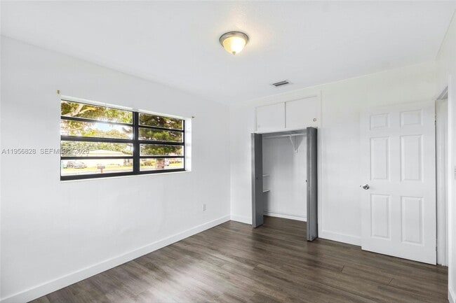 Photo - 551 NW 183rd St