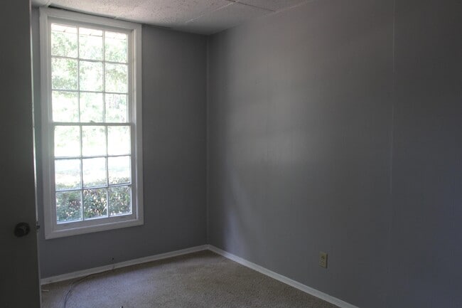 Photo - 308 Forrestal Ln