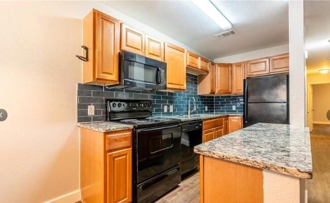 Building Photo - 2702 Little Valley Cove
