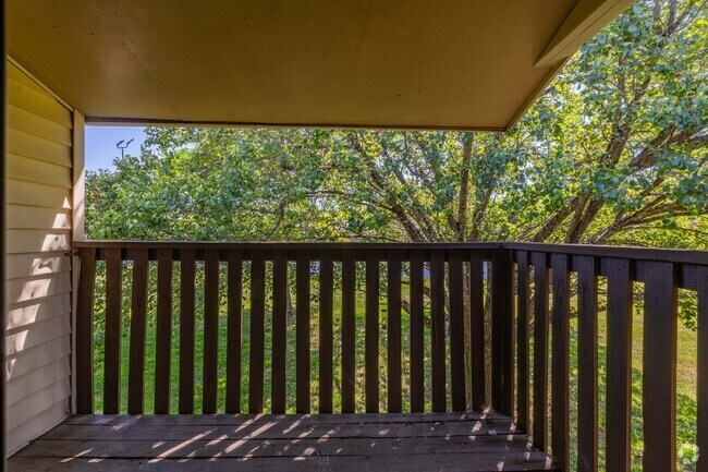 2BR, 2BA - 1,216SF - Balcony