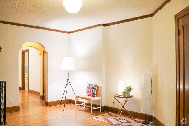 Building Photo - Stunning 1930s Townhouse in Spanish-style ... Unit 214