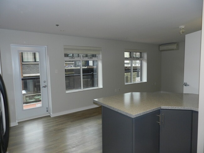 Photo - WELCOME TO THE BRIGHT SIDE - ONE BEDROOM PLUS DEN IN DOWNTOWN DARTMOUTH Unit 202