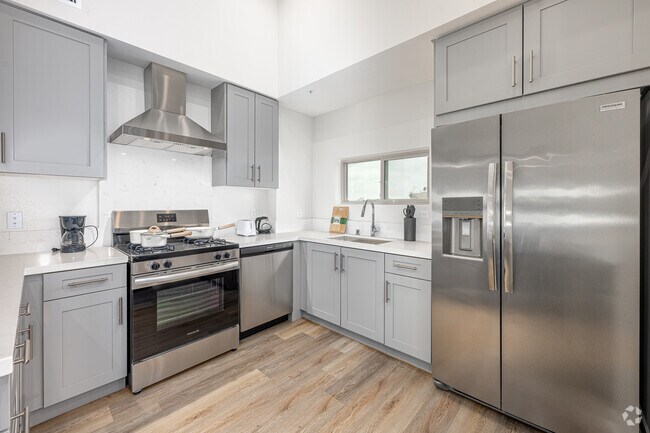 2BR, 2BA - 1132SF - Kitchen