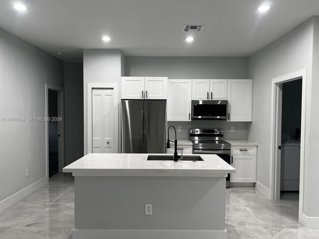 Photo - 5517 Ponce De Leon Blvd