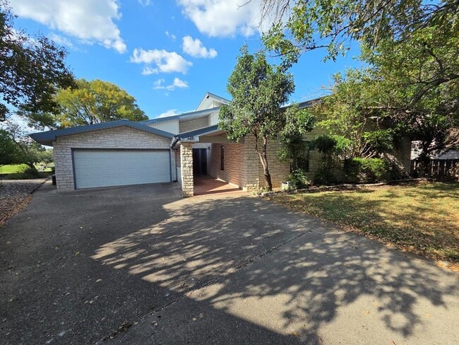 Building Photo - 2212 Rock Creek Dr Rental