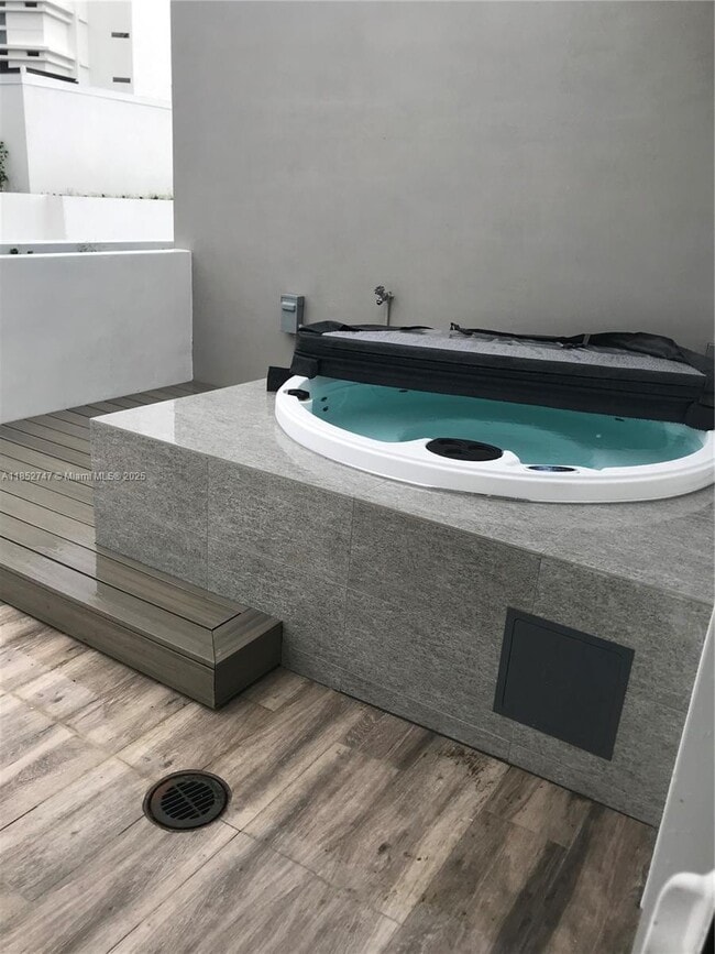 Photo - 1000 99th St