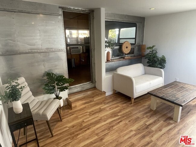 Photo - 272 N Topanga Canyon Blvd