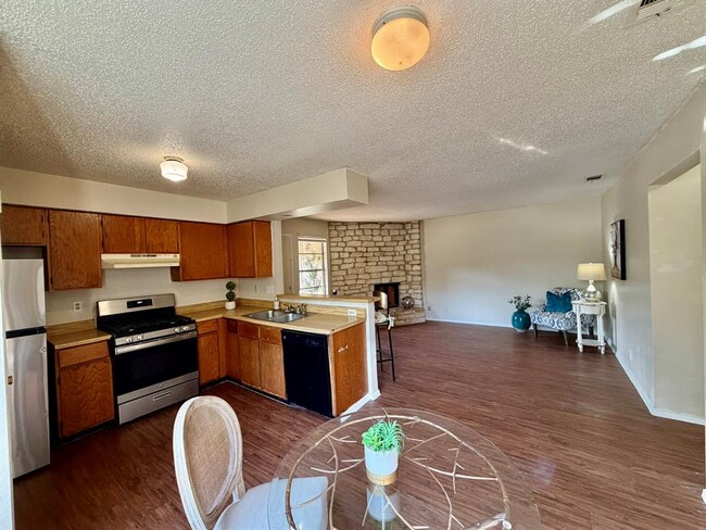 Photo - 402 Hedgewood Dr