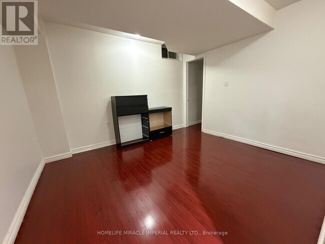 Photo - 2 Attview Crescent