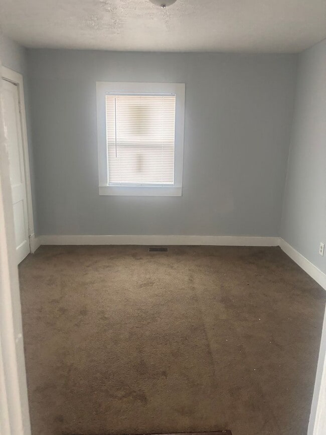 Building Photo - GRY - 871