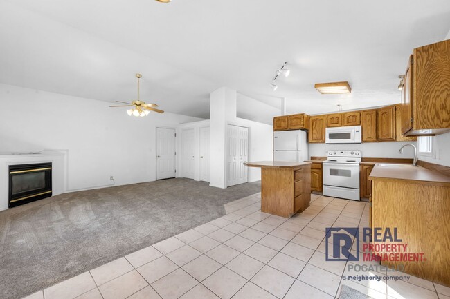 Photo - 2192 Marigold St